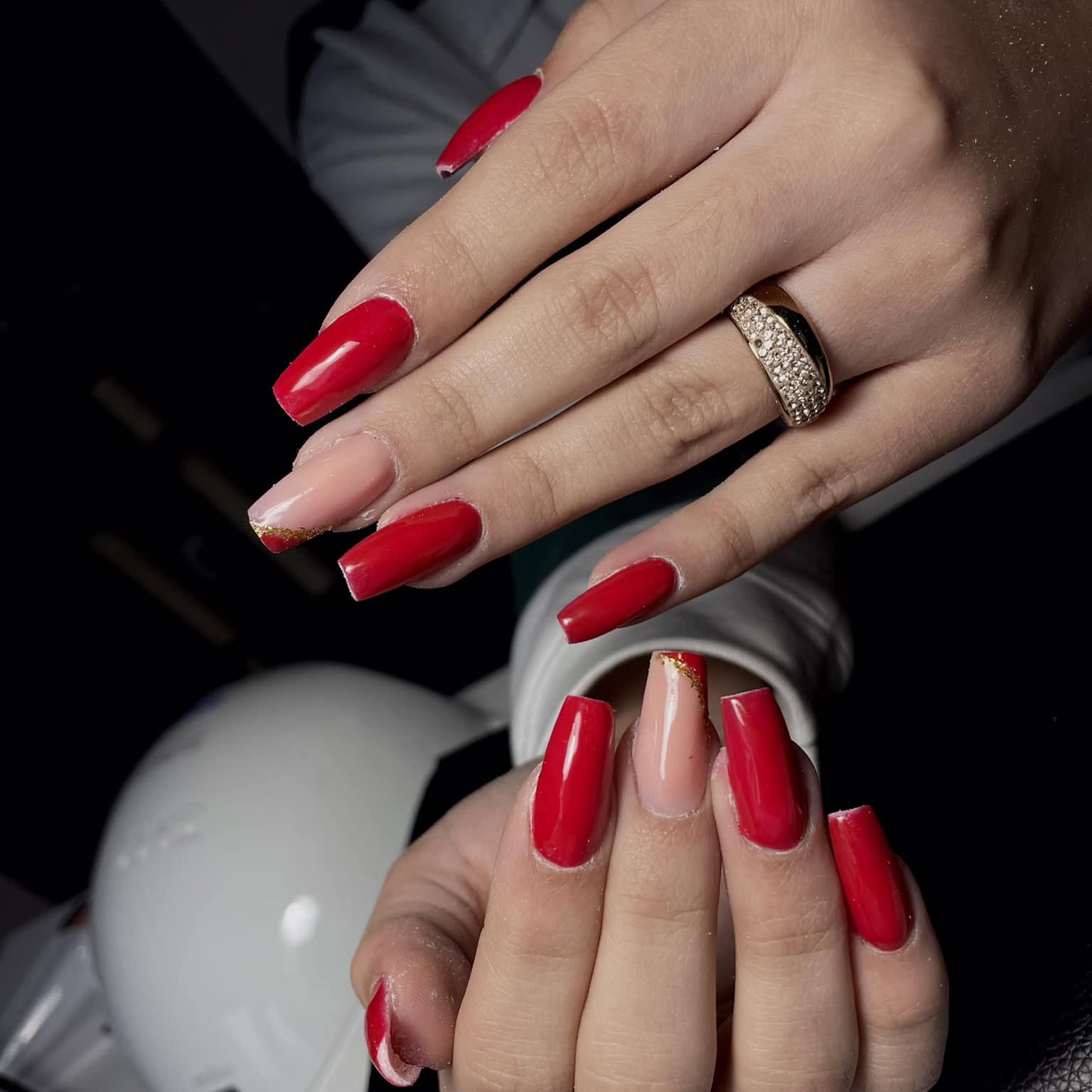 Lange amandelnagels in rood